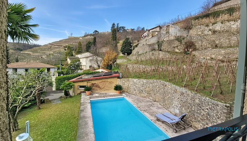 Maison - 226 m² - 8 pièces