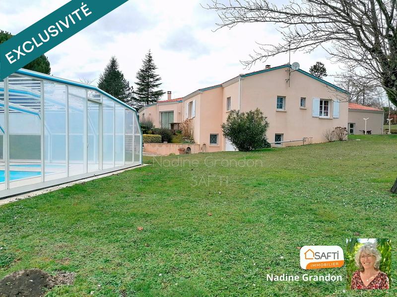 Villa - 259 m² - 9 pièces