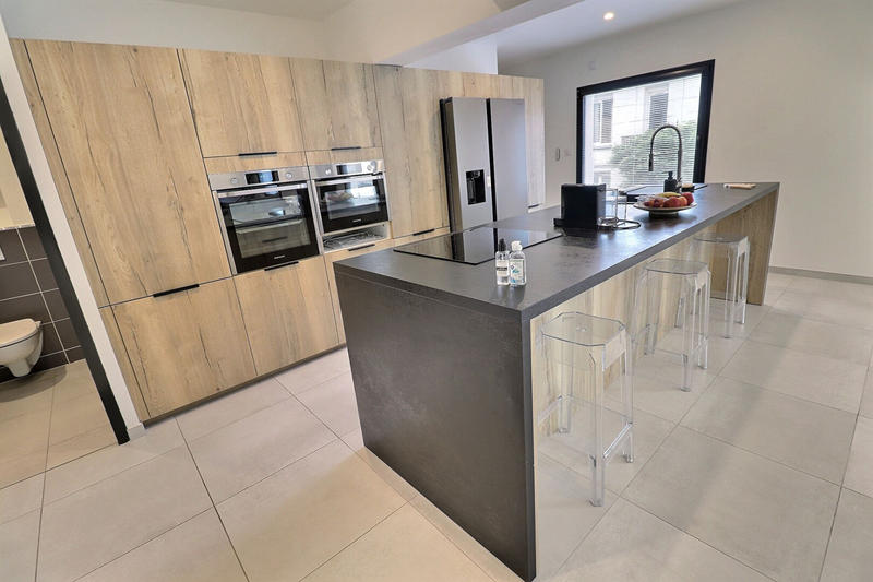 Maison - 185 m² - 6 pièces