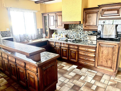 Maison - 235 m² - 8 pièces