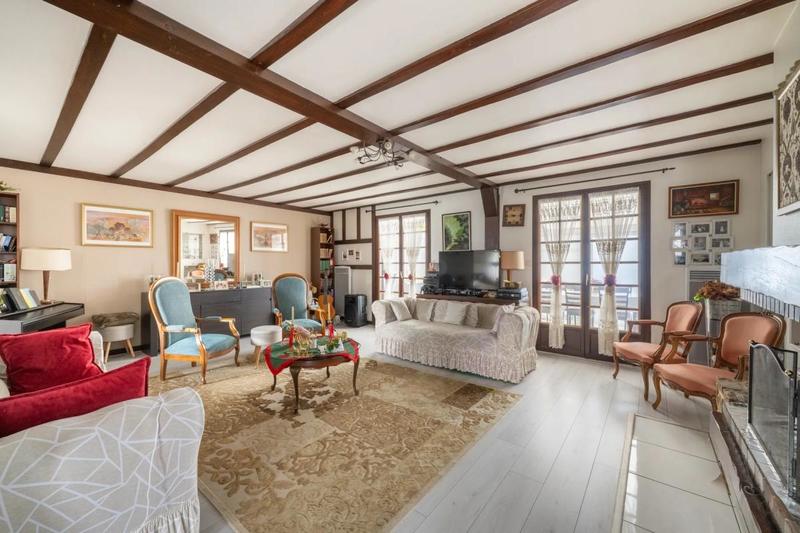 Appartement - 140 m² - 6 pièces