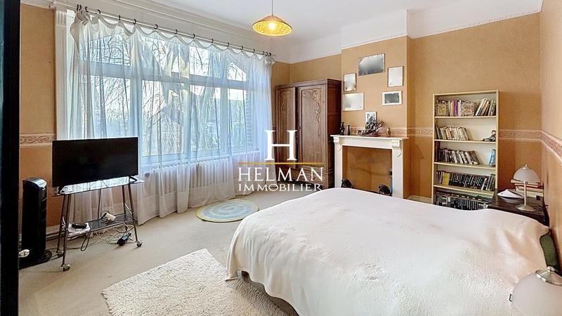 Maison - 236 m² - 9 pièces