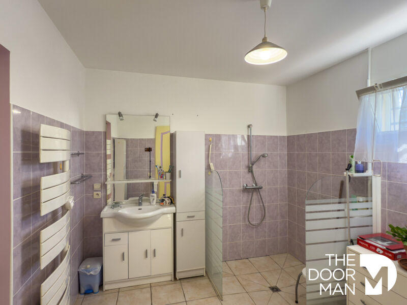 Maison - 227 m² - 9 pièces