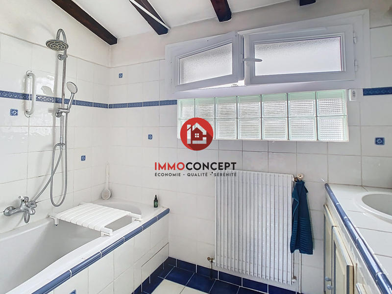 Maison traditionnelle - 157 m² - 8 pièces