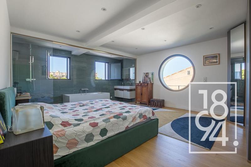 Maison - 270 m² - 5 pièces