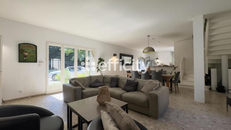 Maison en pierre - 450 m² - 17 pièces