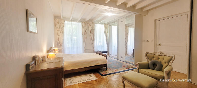 Maison - 201 m² - 8 pièces