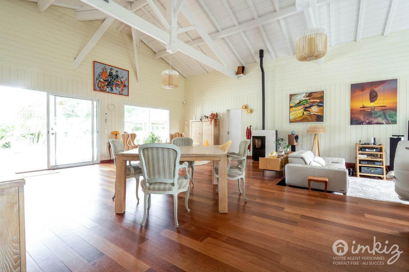 Maison - 215 m² - 9 pièces