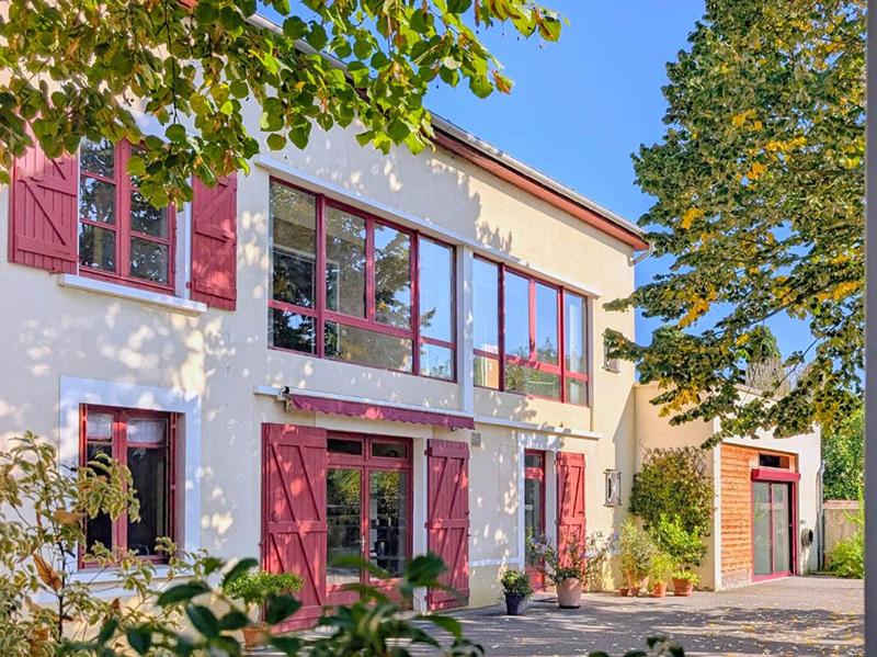 Maison - 238 m² - 8 pièces