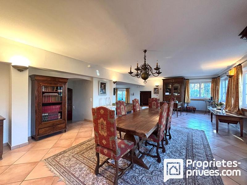 Maison - 230 m² - 7 pièces