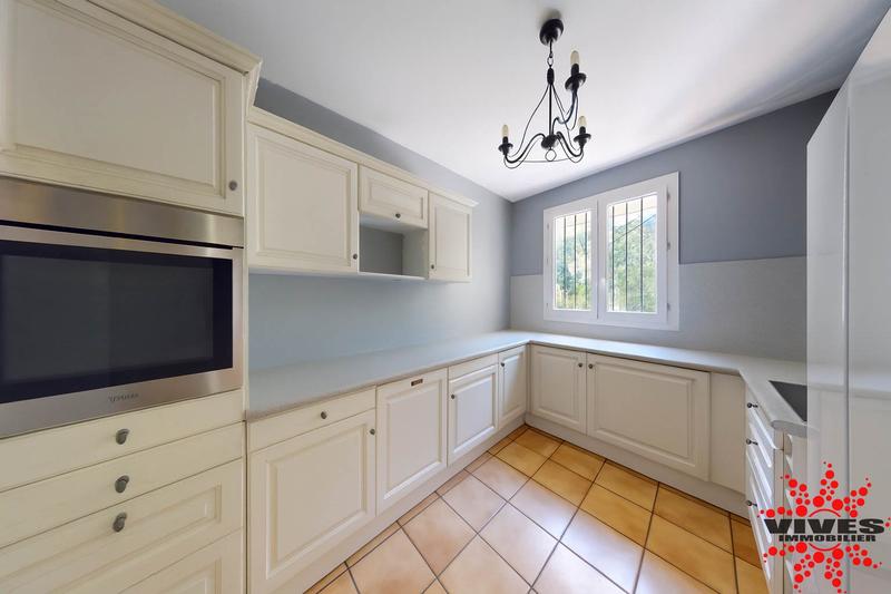 Maison - 220 m² - 5 pièces