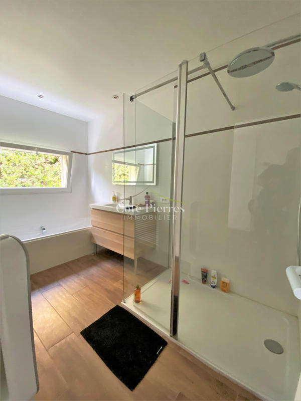 Villa - 200 m² - 5 pièces