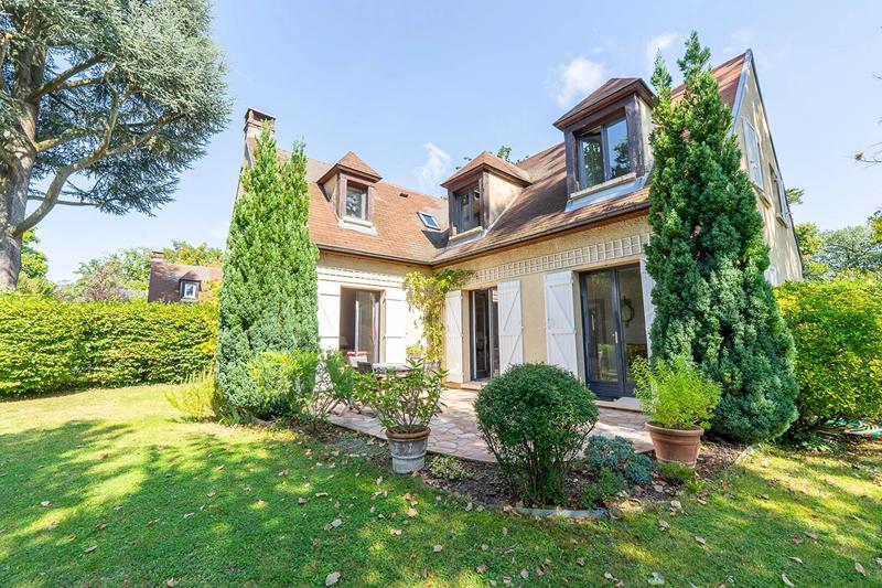 Maison - 200 m² - 8 pièces