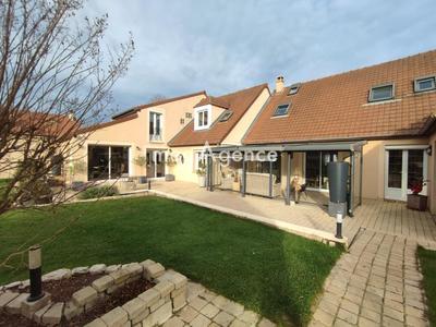 Maison - 203 m² - 10 pièces