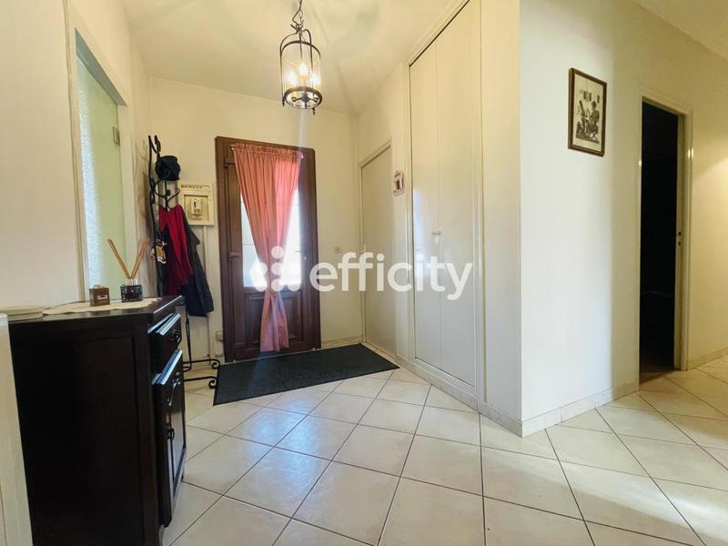 Maison traditionnelle - 122 m² - 6 pièces