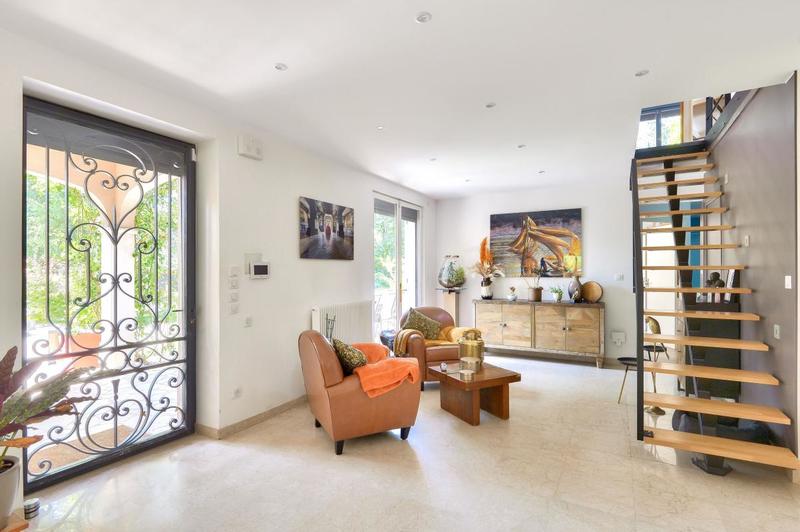 Propriété - 307 m² - 9 pièces