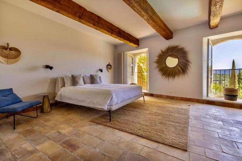 Maison de village - 598 m² - 9 pièces