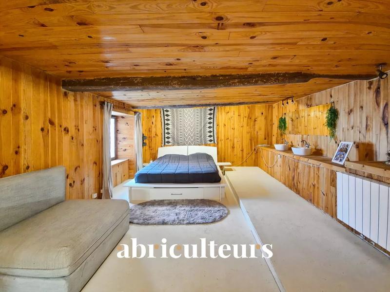 Maison - 230 m² - 6 pièces