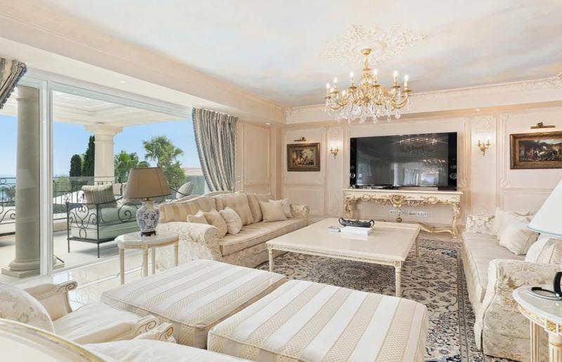 Villa - 1 000 m² - 18 pièces