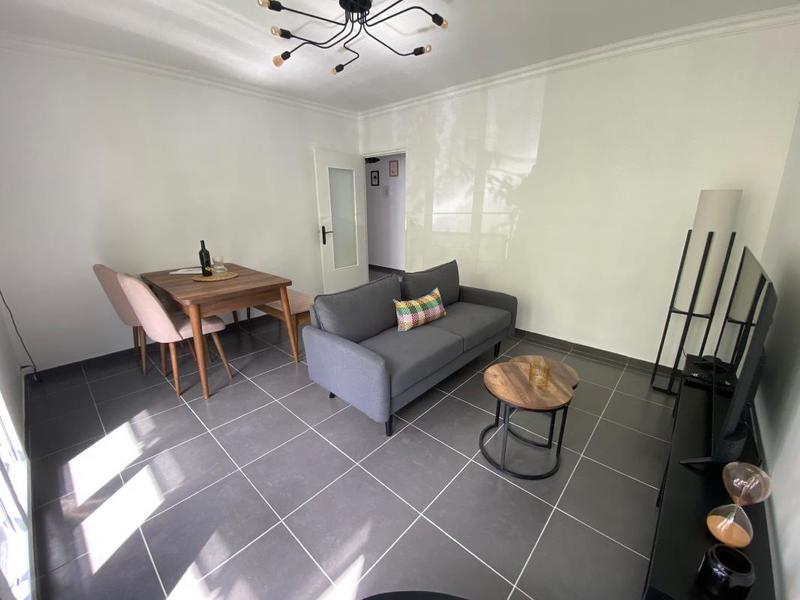 Appartement - 90 m² - 5 pièces