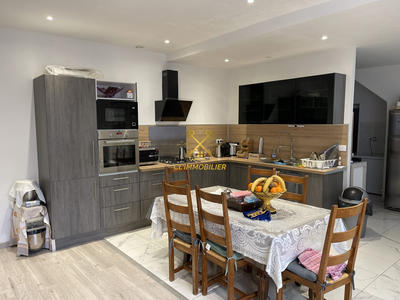 Maison - 220 m² - 7 pièces