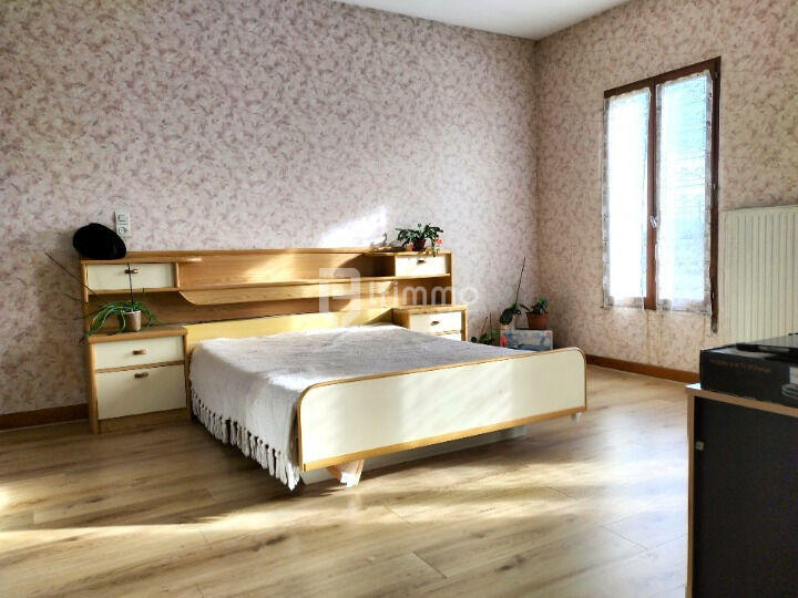 Maison en pierre - 212 m² - 7 pièces