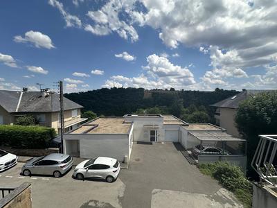 Maison - 181 m² - 9 pièces