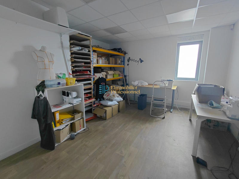 Local d'activités - 833 m²