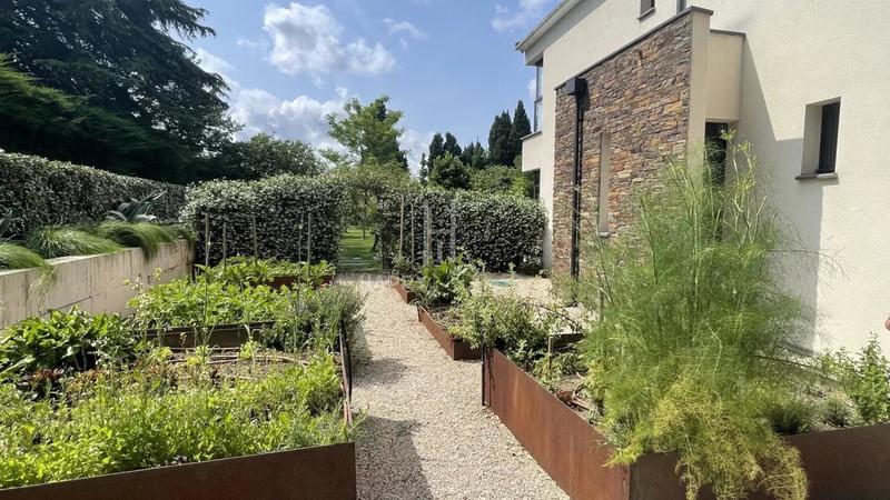 Propriété - 260 m² - 7 pièces