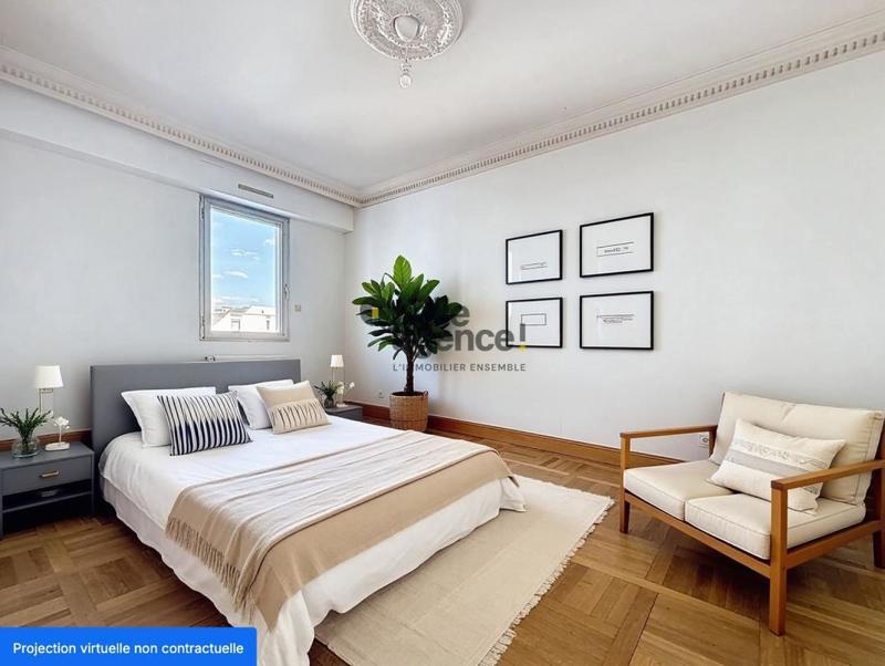 Appartement - 258 m² - 7 pièces