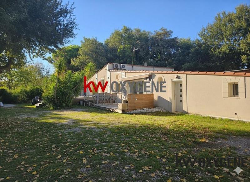 Maison - 215 m² - 9 pièces