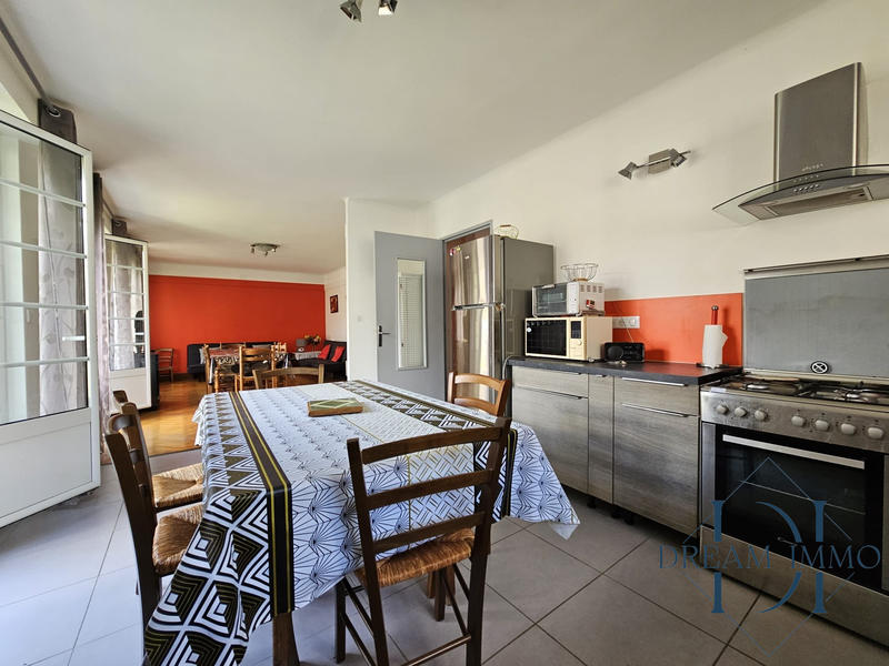 Maison - 240 m² - 10 pièces