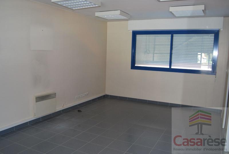 Entrepôt - 935 m² - 6 pièces