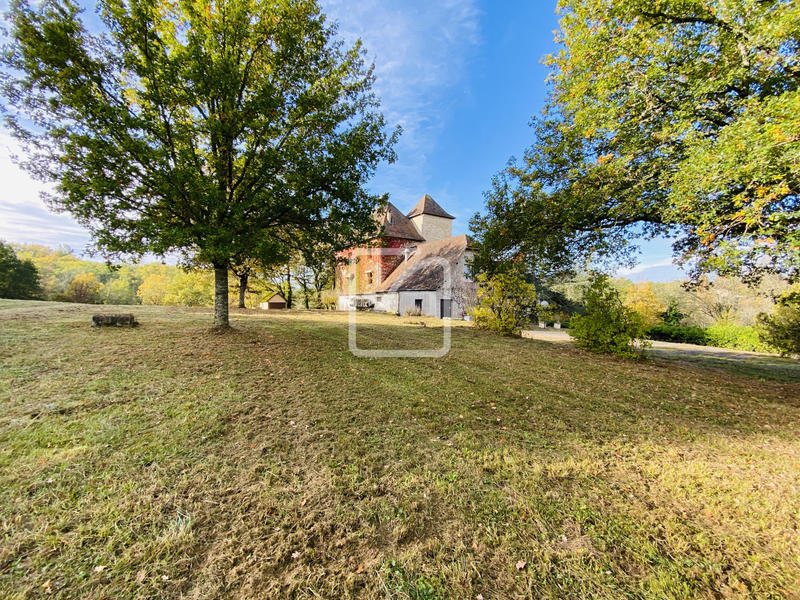 Propriété - 1 200 m² - 39 pièces