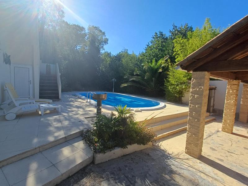 Maison - 95 m² - 6 pièces