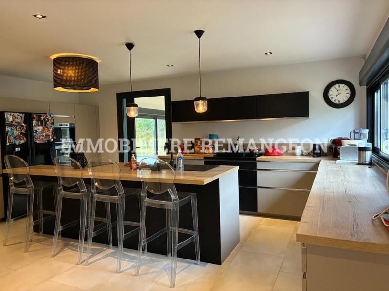 Demeure - 357 m² - 10 pièces