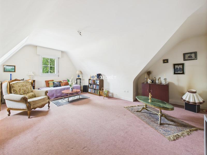 Maison traditionnelle - 215 m² - 9 pièces