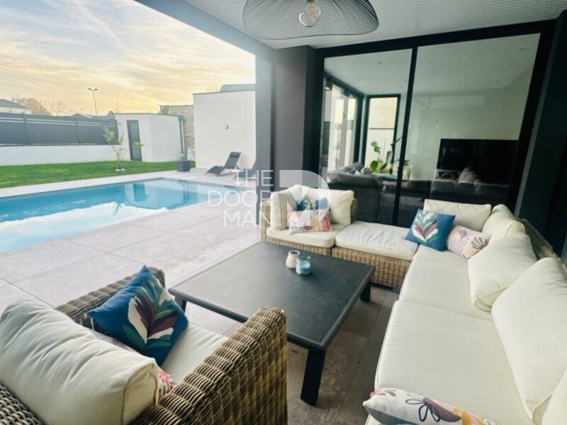 Maison - 214 m² - 6 pièces