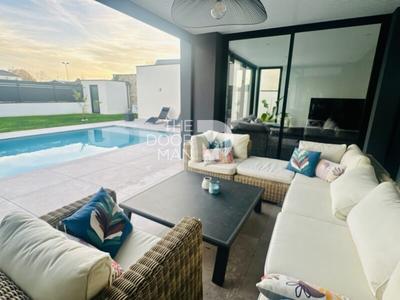 Maison - 214 m² - 6 pièces