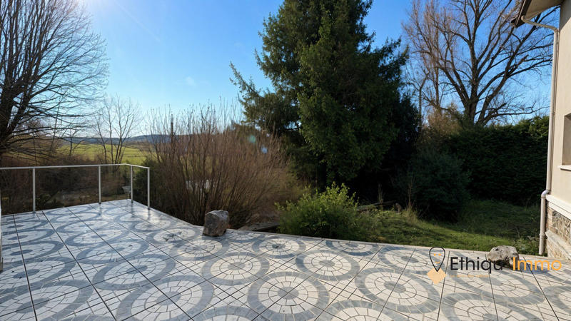 Maison - 385 m² - 9 pièces