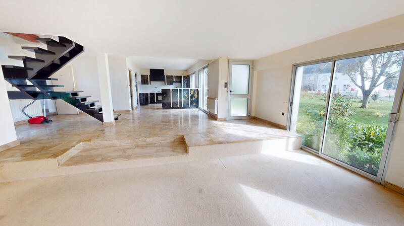 Maison - 180 m² - 6 pièces