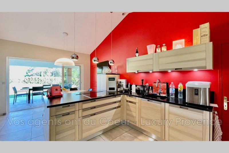 Maison - 215 m² - 6 pièces