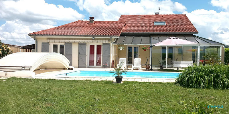 Villa - 196 m² - 8 pièces