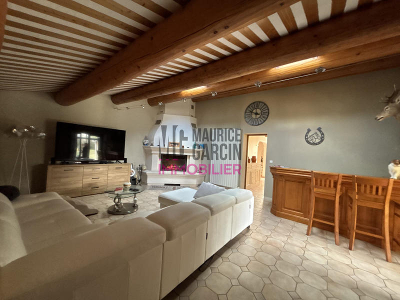 Maison traditionnelle - 260 m² - 7 pièces