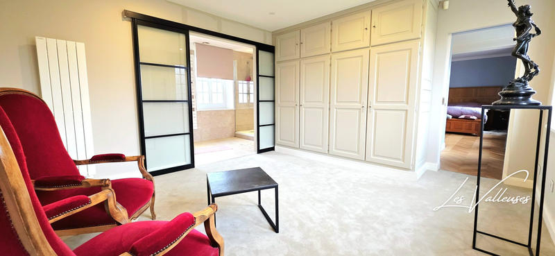 Maison - 300 m² - 8 pièces