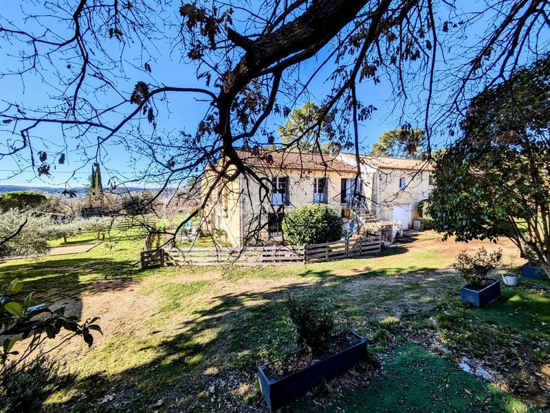 Appartement - 760 m² - 24 pièces