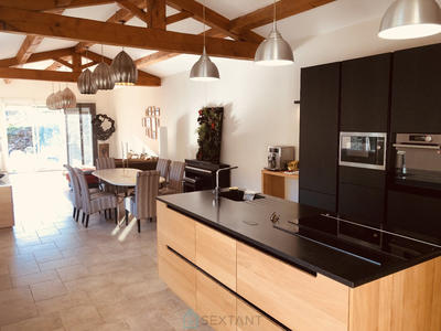 Maison - 220 m² - 6 pièces