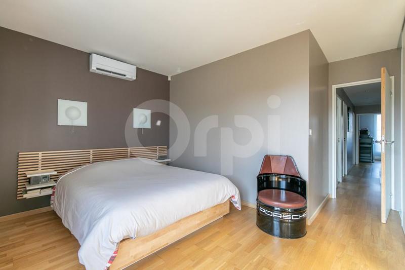 Maison - 205 m² - 8 pièces