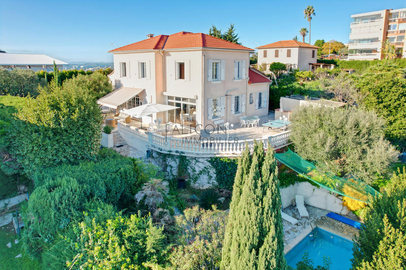 Villa - 280 m² - 8 pièces