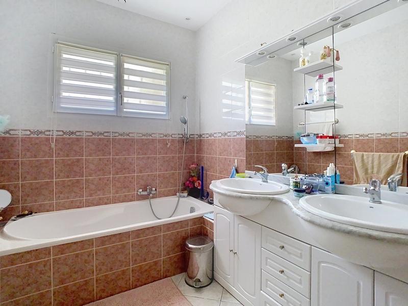 Maison - 136 m² - 5 pièces